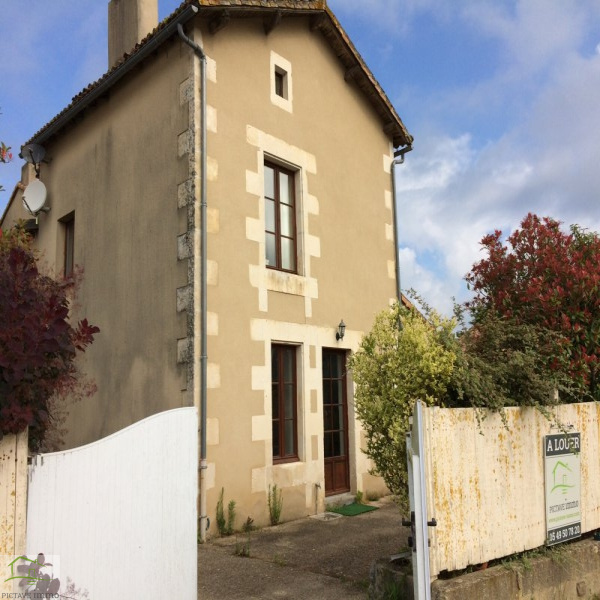Offres de location Maison de village Forges 79340